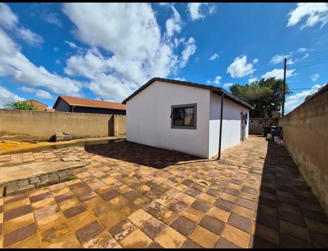 3 BEDROOM HOUSE FOR SALE IN PROTEA GLEN